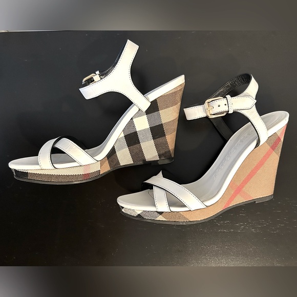 Burberry White And Nova Check Canvas Platform Wedge Sandals, size EUR 38 (US 8) - Picture 1 of 9